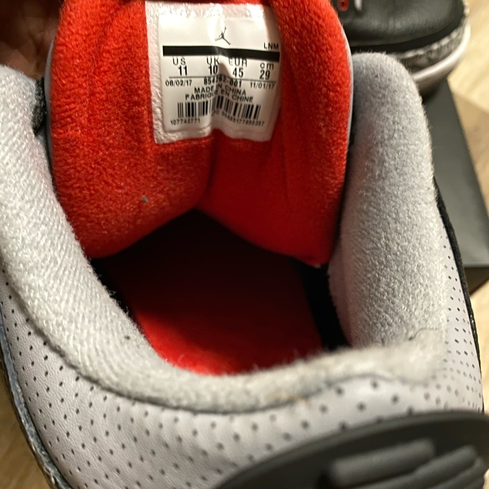 Air Jordan’s 3 OG black cement 2018 - Picture 6 of 7